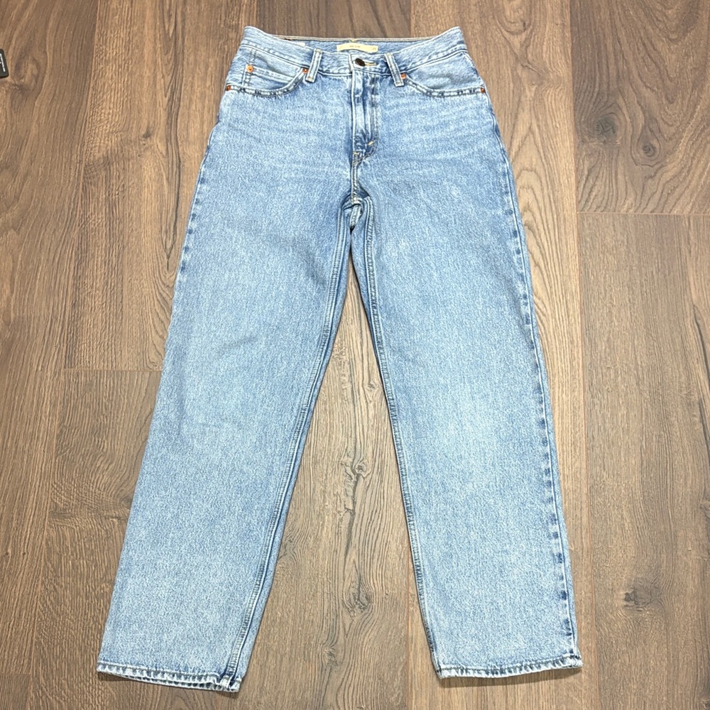 💙 Levi’s 💙 Dad Jean 25W 30L Medium Wash - straight leg - perfect condition!